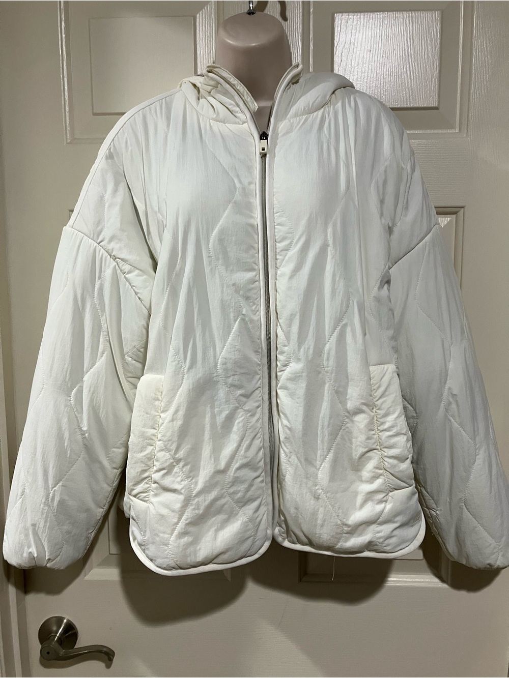 Avalanche Woman size large Puffer hooded jacket